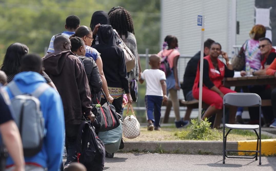 Según encuesta canadienses se están cansando de llegada de tantos refugiados 