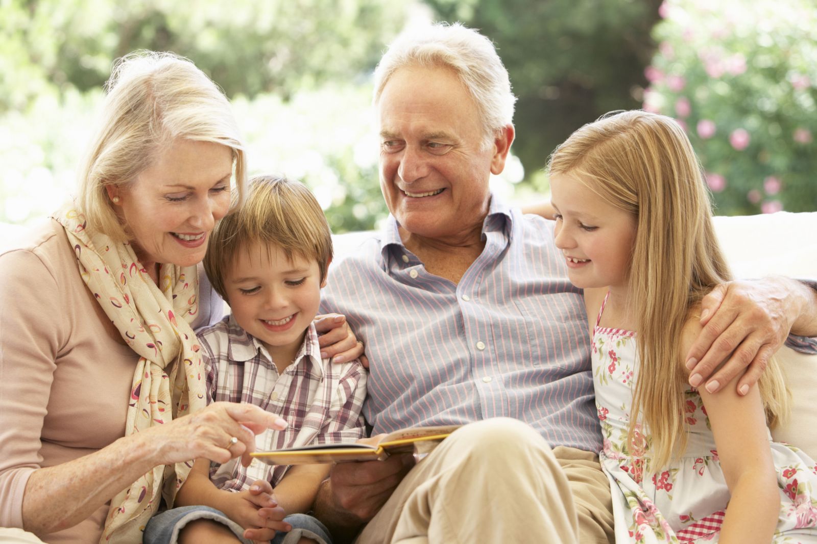 Los beneficios mutuos entre abuelos y nietos
