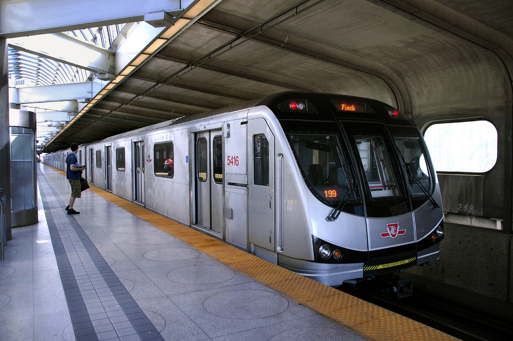 Acto vandálico contra línea del metro de Toronto lo dejó fuera de servicio 