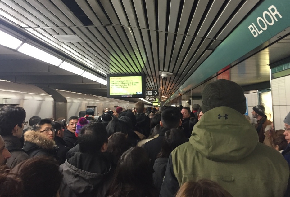 El Metro de Toronto está a punto de reventar, le quedó pequeño a la ciudad