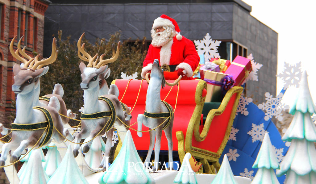 Con desfile de Santa Claus, se adelantó la navidad a los niños en Toronto 