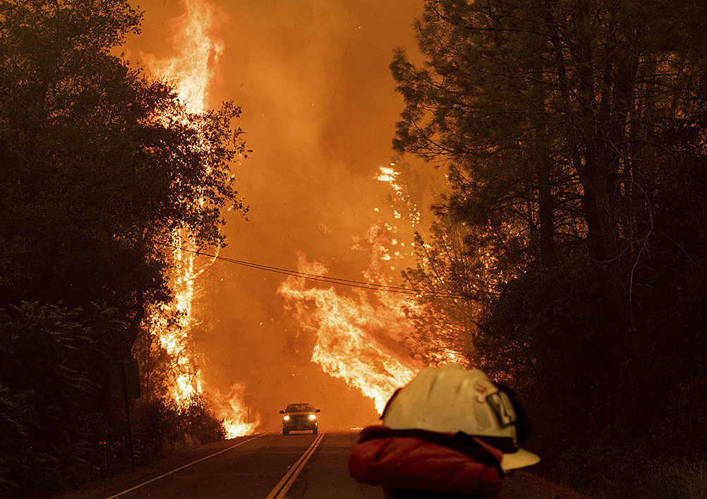 Incendios sin control siguen arrasando una gran parte de California. EE.UU. 