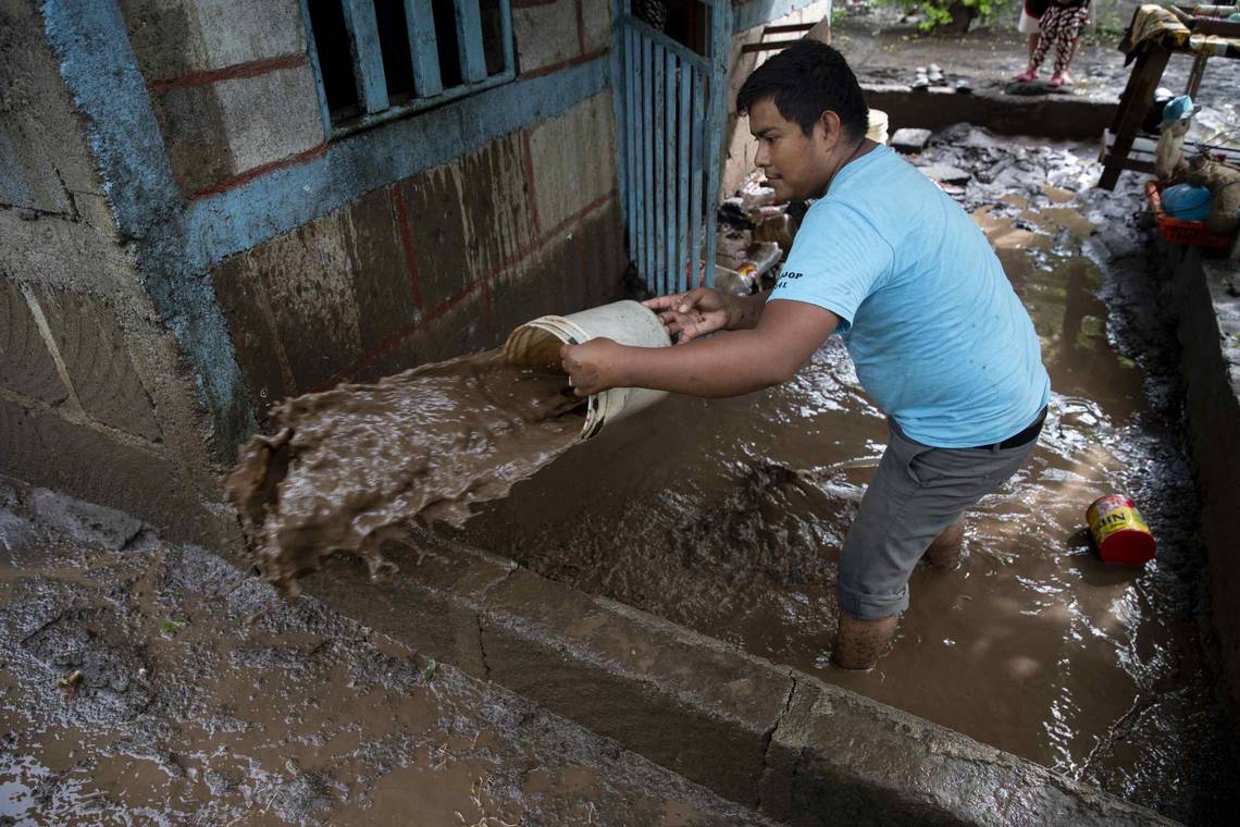 Tres días de lluvias causan fuertes inundaciones en Centroamérica 