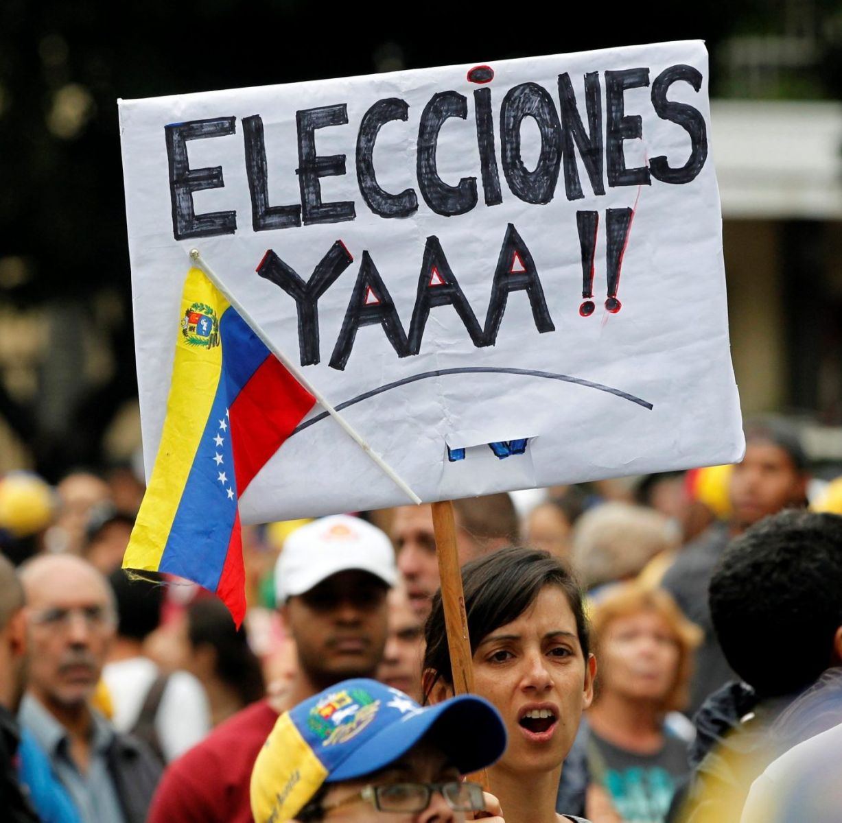 Con mucha desconfianza venezolanos listos a participar en las elecciones 