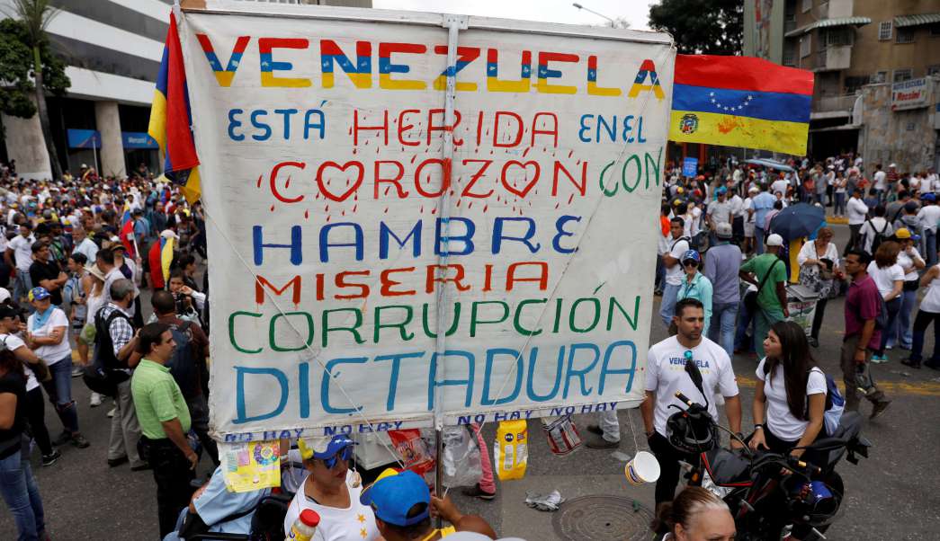 Gobierno de Venezuela admite que el país se está quedando sin profesionales