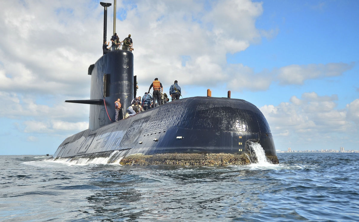 Se acaba el tiempo, y crece la angustia por el submarino desaparecido en Argentina
