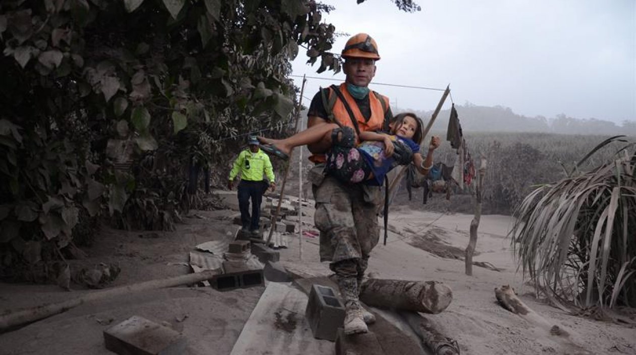 Tragedia sacude a Guatemala tras erupción del volcán de Fuego 
