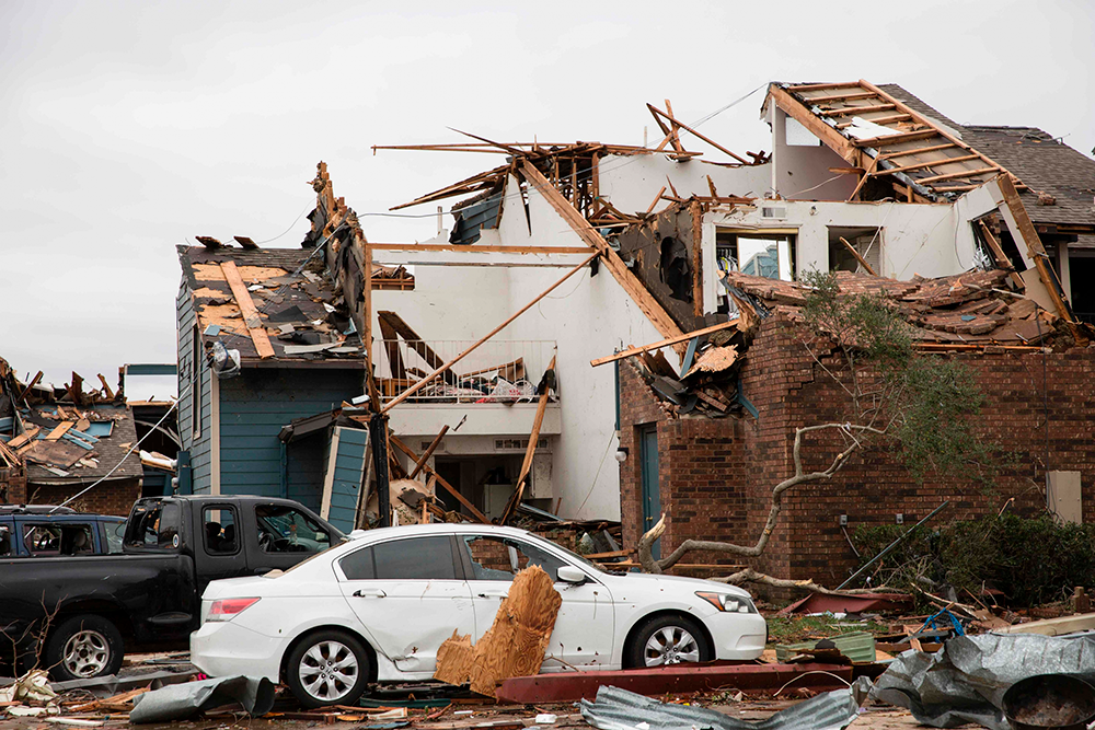 Muerte y destrucción dejan fuertes tornados que azotaron Alabama, EE.UU.