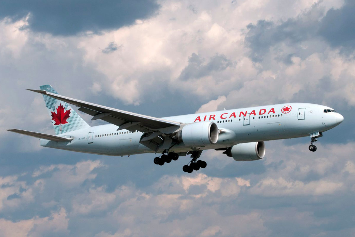 Pánico en vuelo de Air Canadá que aterrizó de emergencia por humo a bordo 