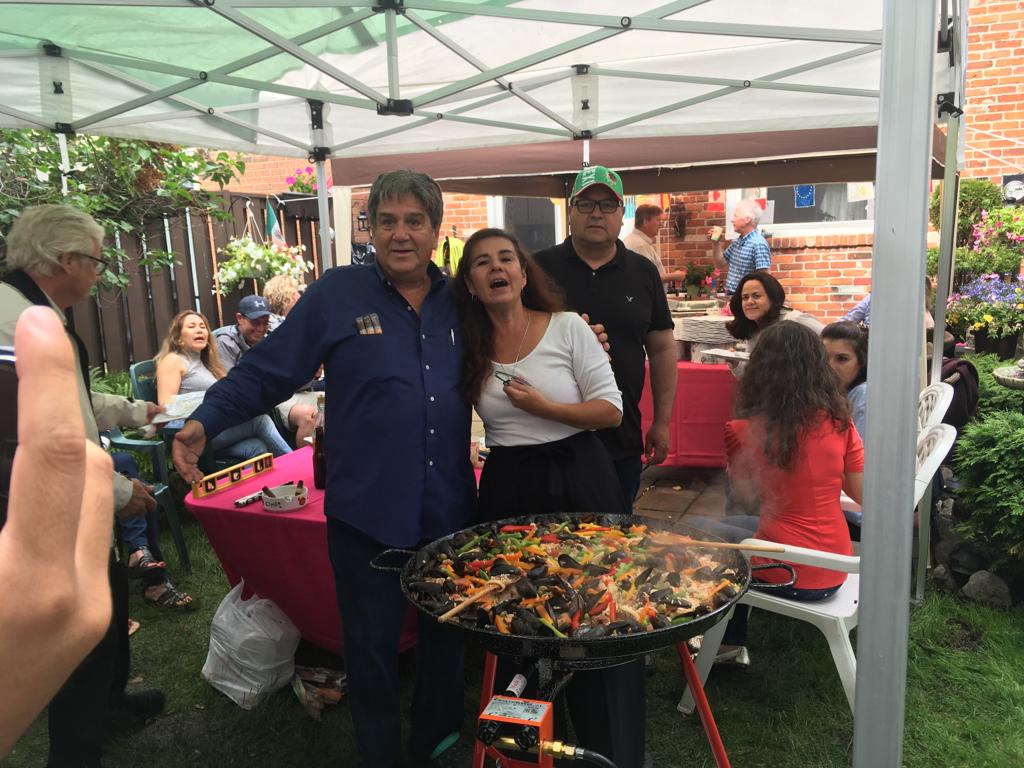 Familias Hispanas celebran El Día De Acción de Gracias en Canadá 