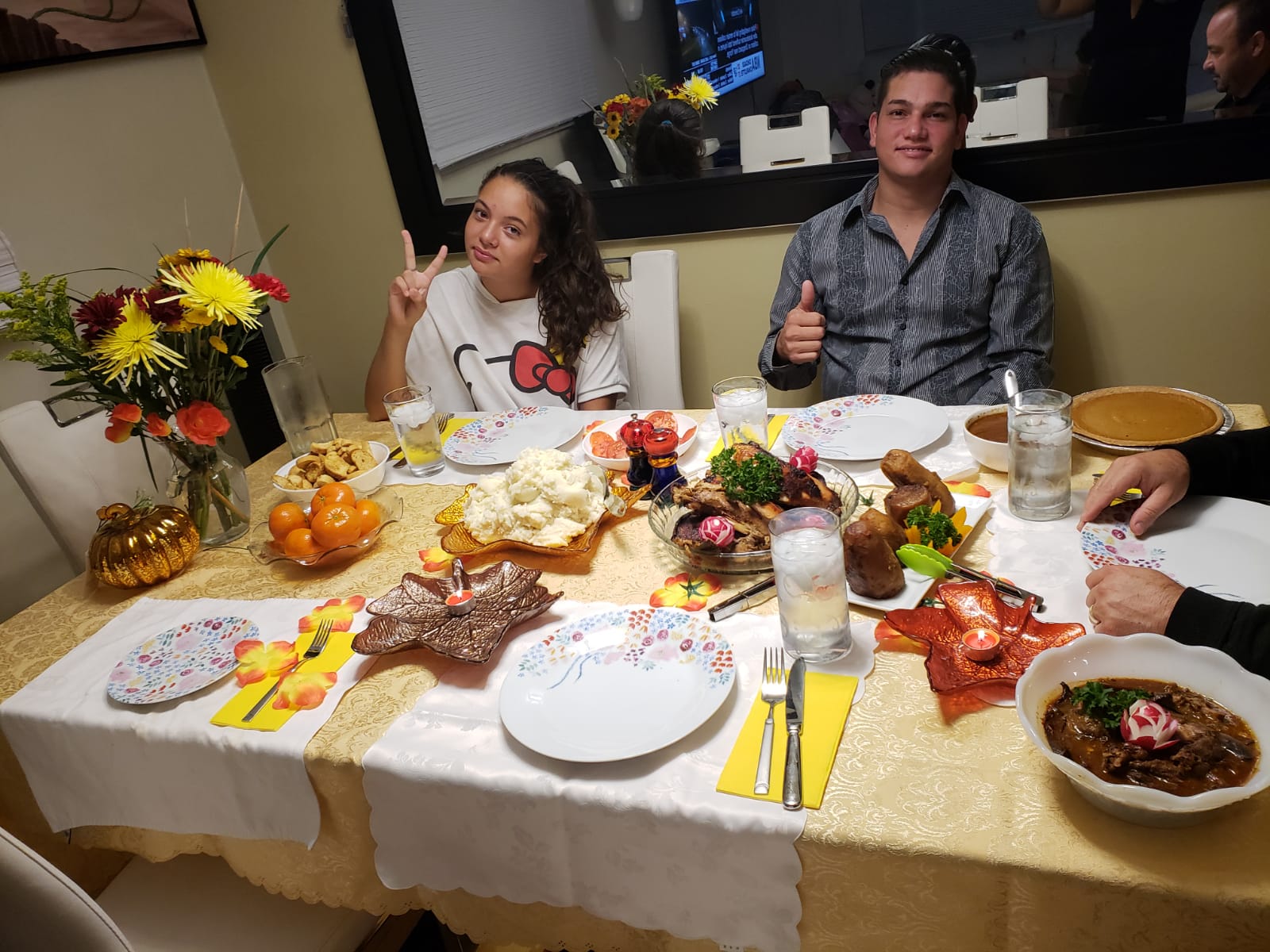Familias Hispanas celebran El Día De Acción de Gracias en Canadá 
