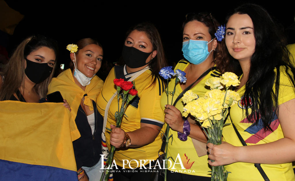 Muy alegre y “contagiosa” celebración de los colombianos en las Cataratas del Niágara 