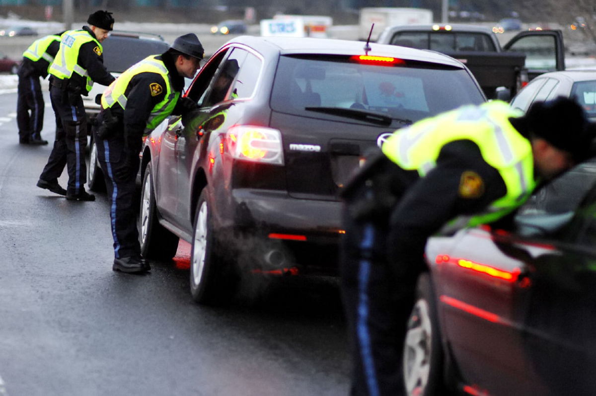 Policía en Canadá detiene más árabes y negros que otros conductores  