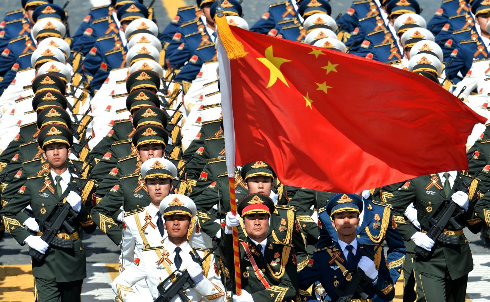 Polémica porque militares chinos reciben adiestramiento y educación en Canadá 