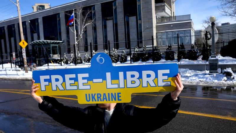 Se intensifican protestas contra embajada de Rusia en Canadá por invasión a Ucrania  