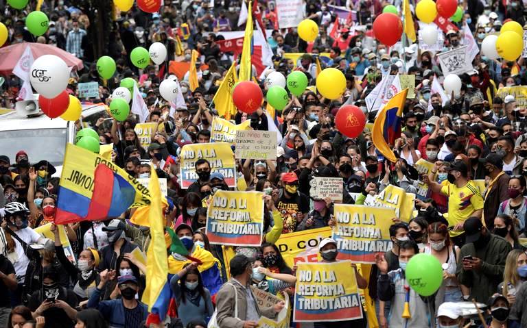 Saqueos, vandalismo en marchas de protesta en Colombia contra la reforma tributaria del Gobierno 