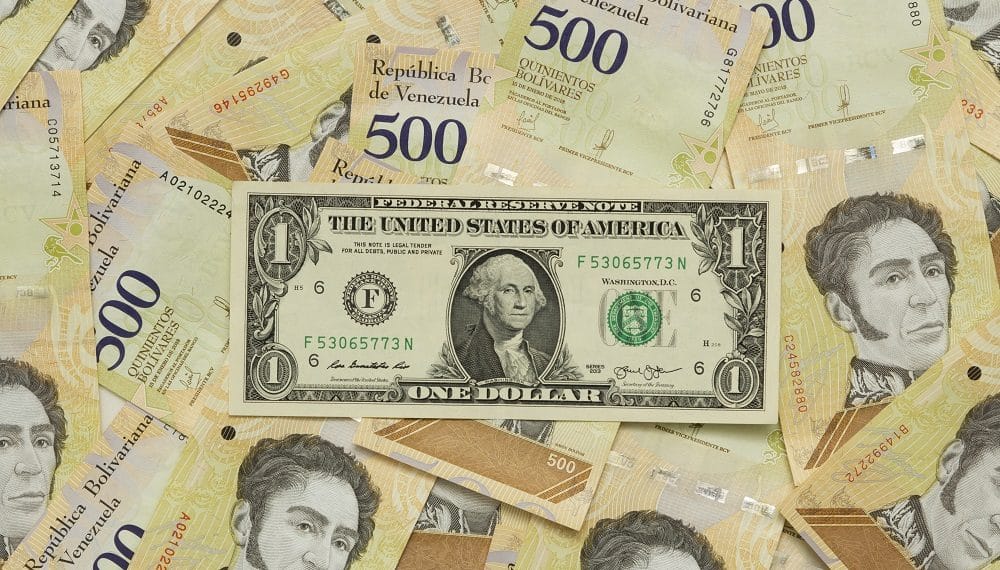 El Bolívar “desaparece” como moneda de Venezuela y el dólar se fortalece  