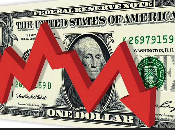 El precio del dólar estadounidense va en caída libre en los mercados internacionales | La Portada Canadá