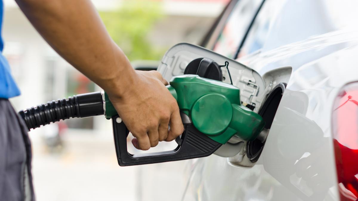 Los precios de la gasolina siguen a la baja, ya llevan 70 días cayendo en EE.UU.