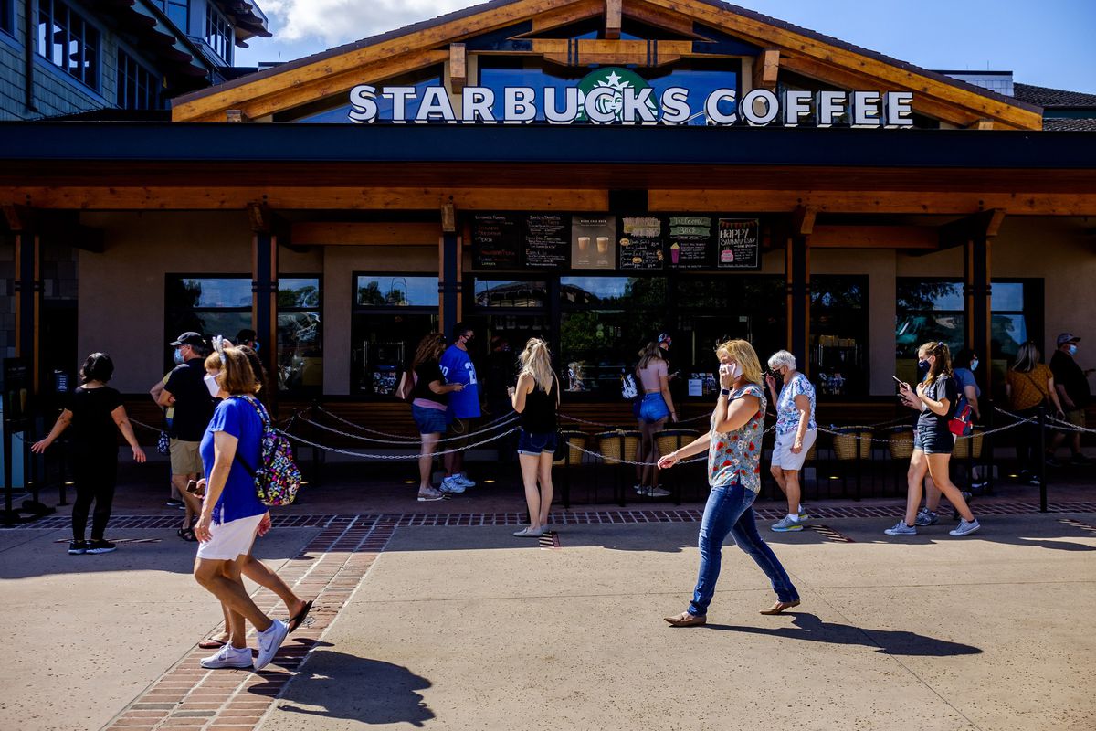 Starbucks anuncia que cerrará 400 de sus cafeterías en Norteamérica, 200 en Canadá 