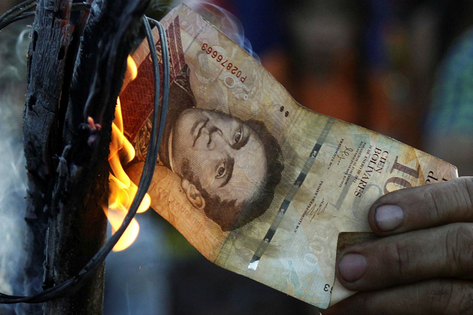 Medidas económicas de Maduro empeoraron la grave crisis de Venezuela 