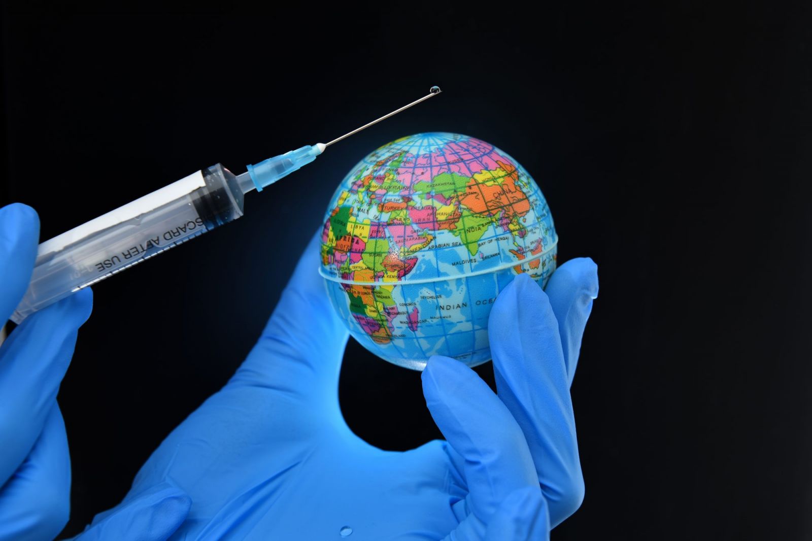 Injusticia mundial: solo los países ricos tienen aseguradas las vacunas para su gente 