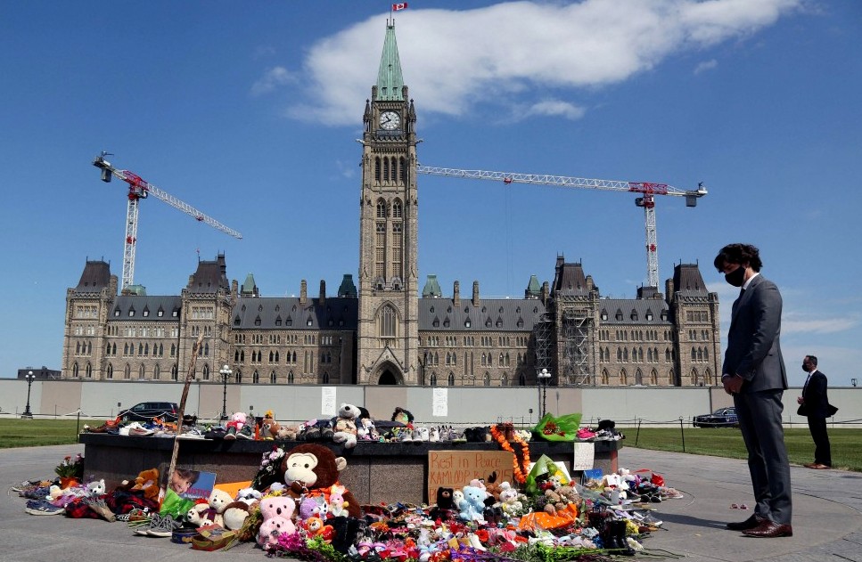 ¡Qué vergüenza! Los terribles crímenes de niños indígenas en escuelas en Canadá