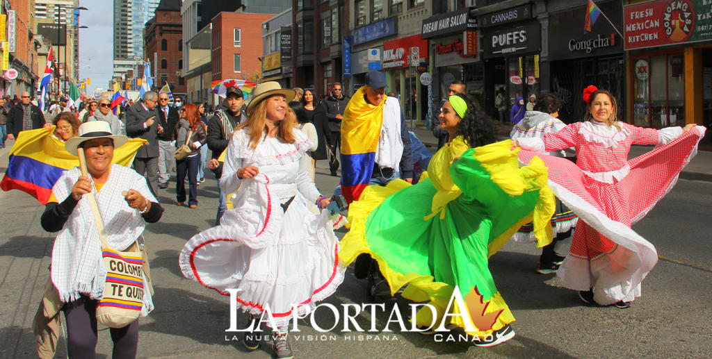 Por primera vez en la historia, el desfile del orgullo hispano se sintió en la emblemática Yonge St. 