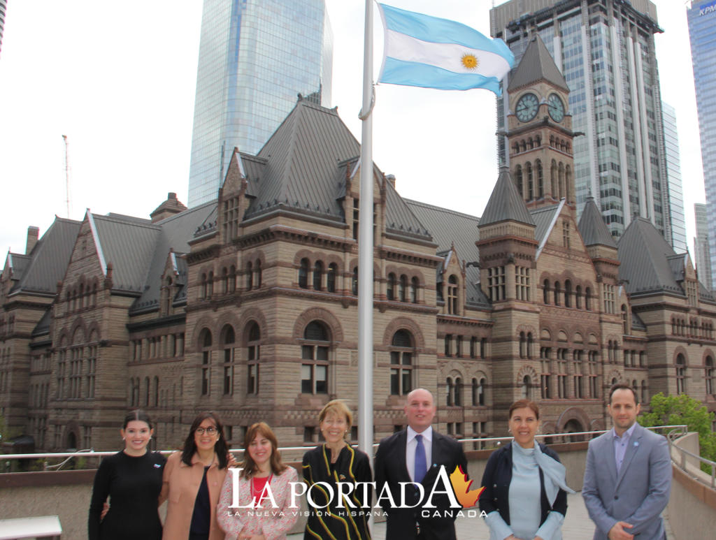 La bandera de Argentina brilló en lo más alto del City Hall de Toronto 