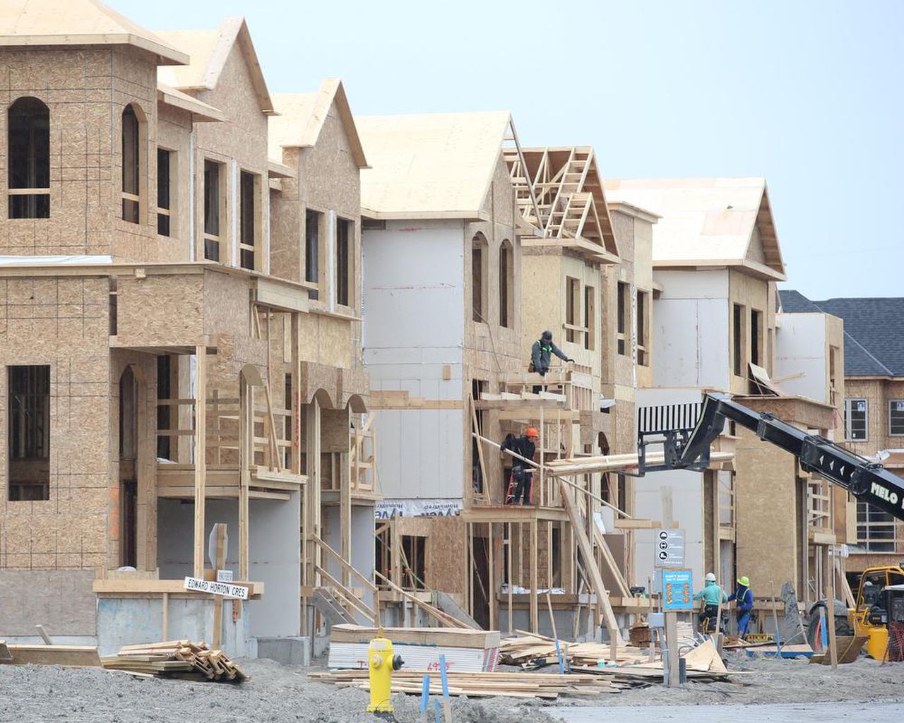 Se desploma la venta de viviendas nuevas o en construcción en Toronto y bajan los precios 