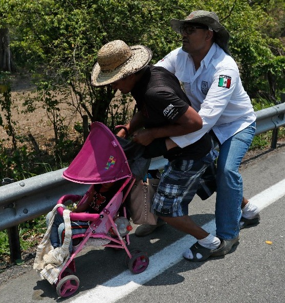 En México detienen a 367 inmigrantes centroamericanos que caminaban rumbo a EEUU