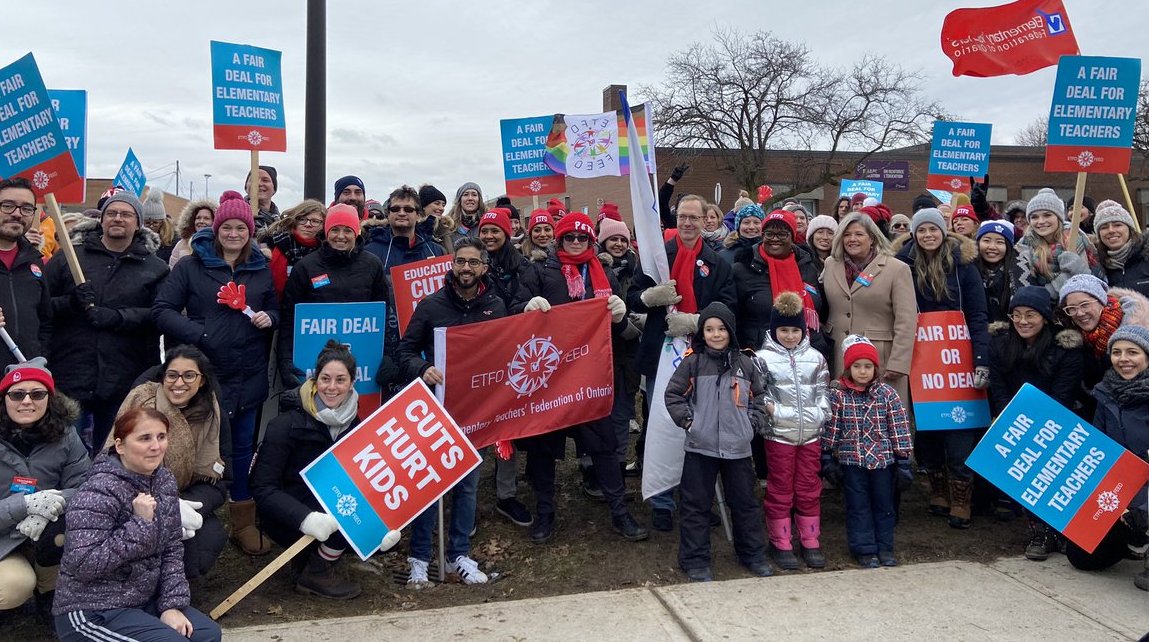 Crece el apoyo de padre de familia a huelga de profesores en Ontario 