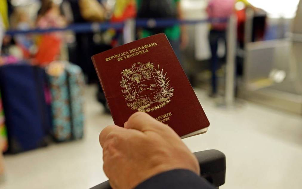 Por “negocio” con pasaportes, EE.UU., sanciona a directores de migración de Venezuela