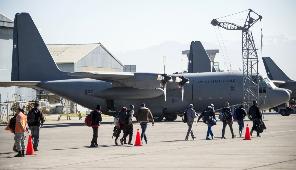 Desaparece avión con 38 personas en Chile, se dirigía a la Antártida 