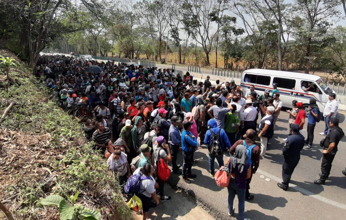 Nueva caravana de inmigrantes atraviesa México rumbo a EE.UU., y Canadá 
