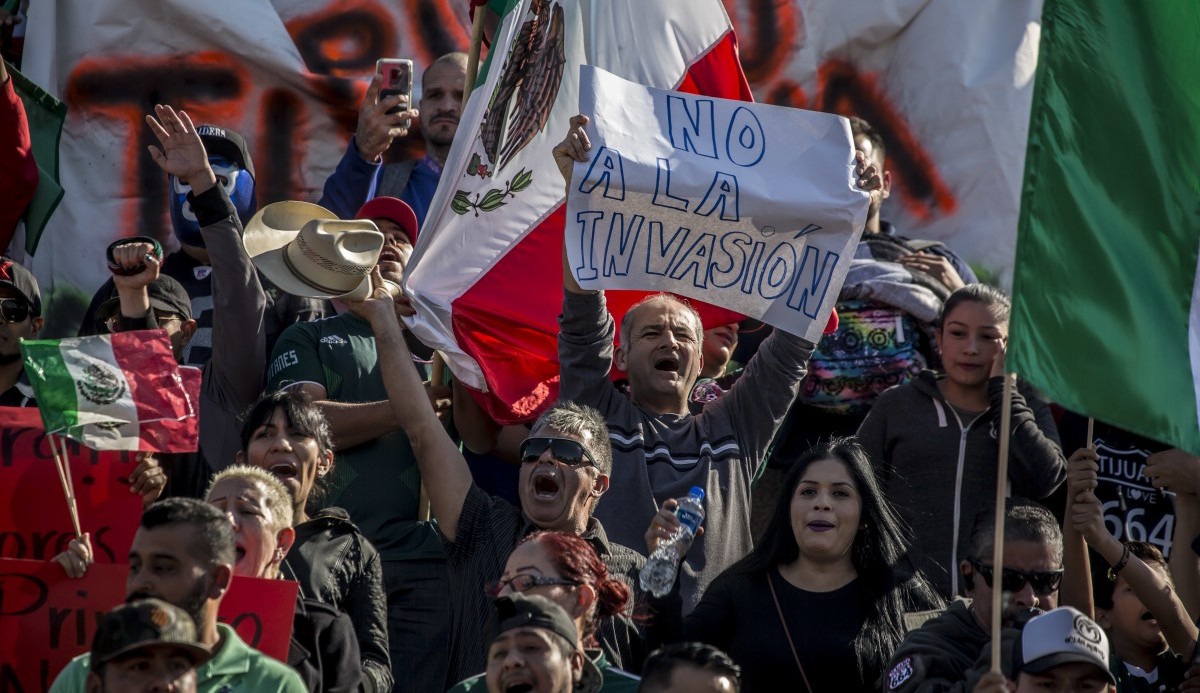 Mexicanos piden expulsión de la caravana de centroamericanos: “No a la invasión”  