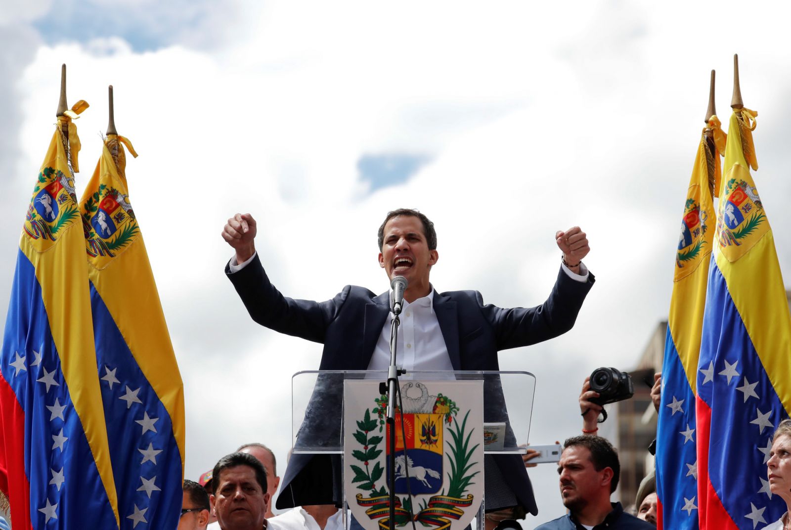 Guaidó dice que llegó la hora de poner fin al régimen de Maduro 