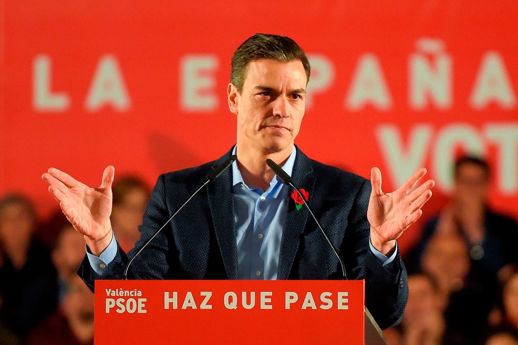 Socialistas ganan elecciones en España, pero lo tienen difícil para gobernar 