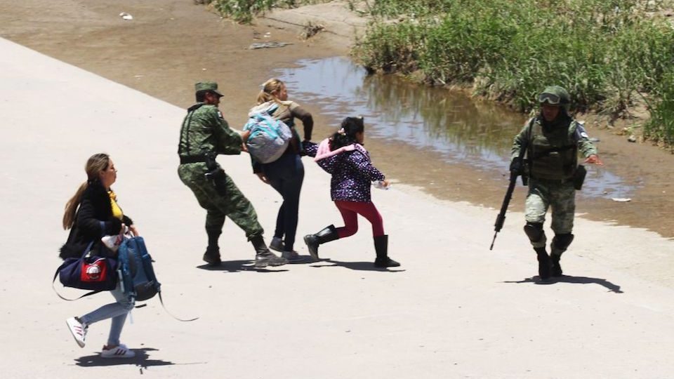 México mandó 15.000 soldados para ayudar a EE.UU., a retener inmigrantes   