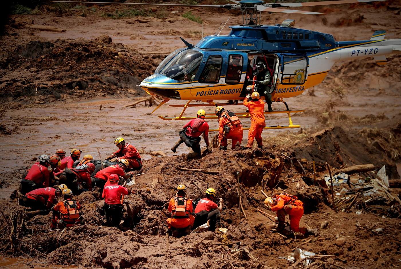 Sigue aumentado número de muertos en Brasil por derrumbe de represa 