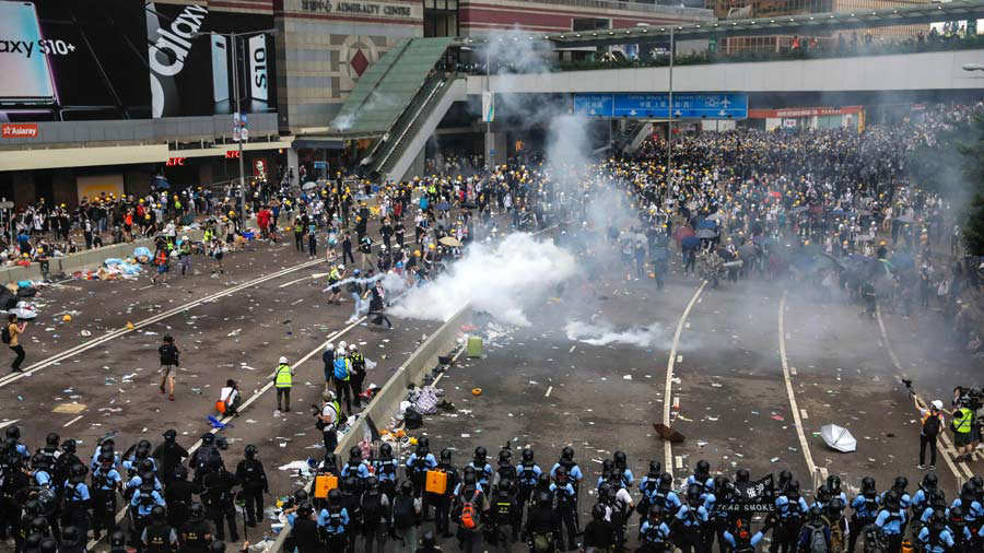 Caos en Hong Kong, crecen las violentas protestas contra el Gobierno  