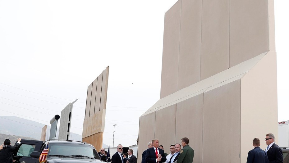 Trump evalúa el modelo del muro que va a construir en la frontera con México 