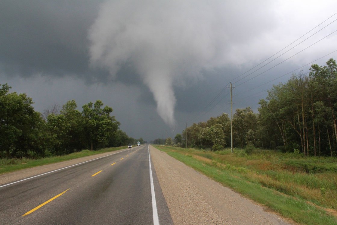 Tornados y tormentas eléctricas atravesaron una parte de Ontario causando daños