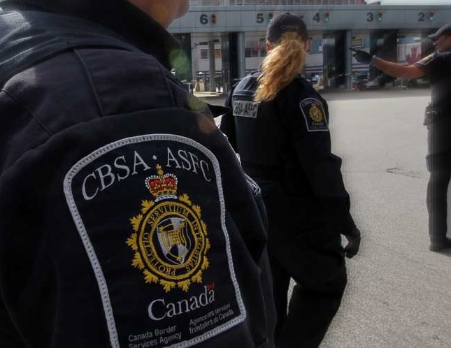 Los agentes de adunas de Canadá son investigados por 1.200 delitos 