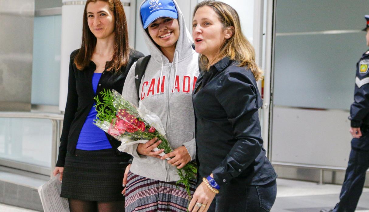 Toronto recibe a valiente joven saudí que escapó de su propia familia