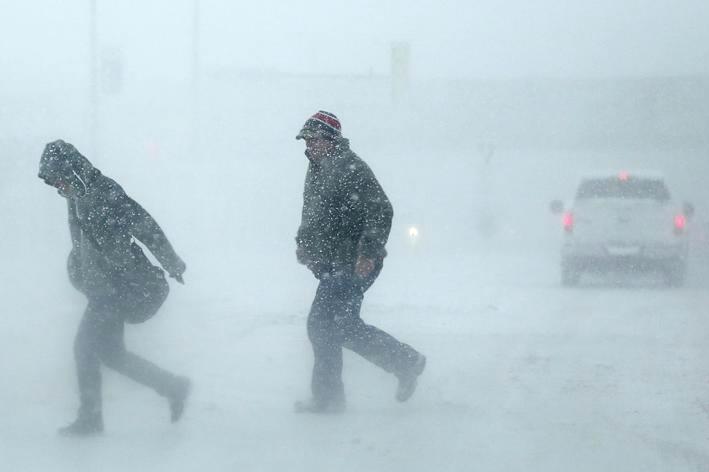 Extraña tormenta de primavera, cargada de hielo y nieve generó caos en Ontario 