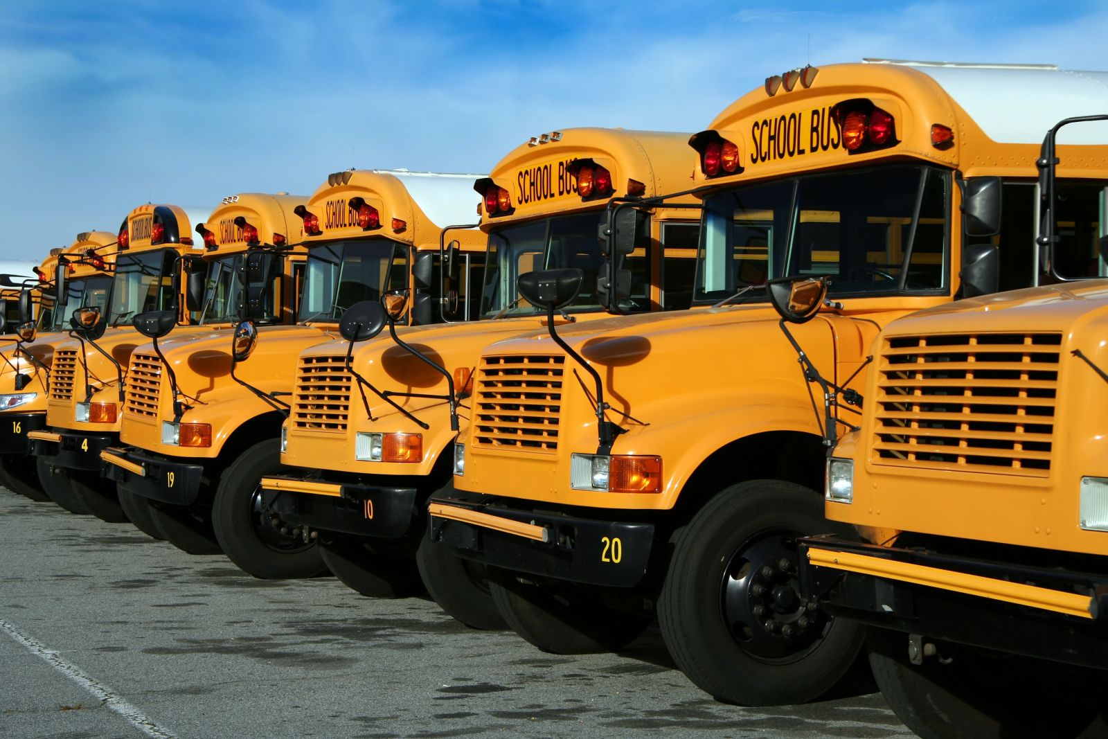 Faltan conductores para buses escolares en Ontario